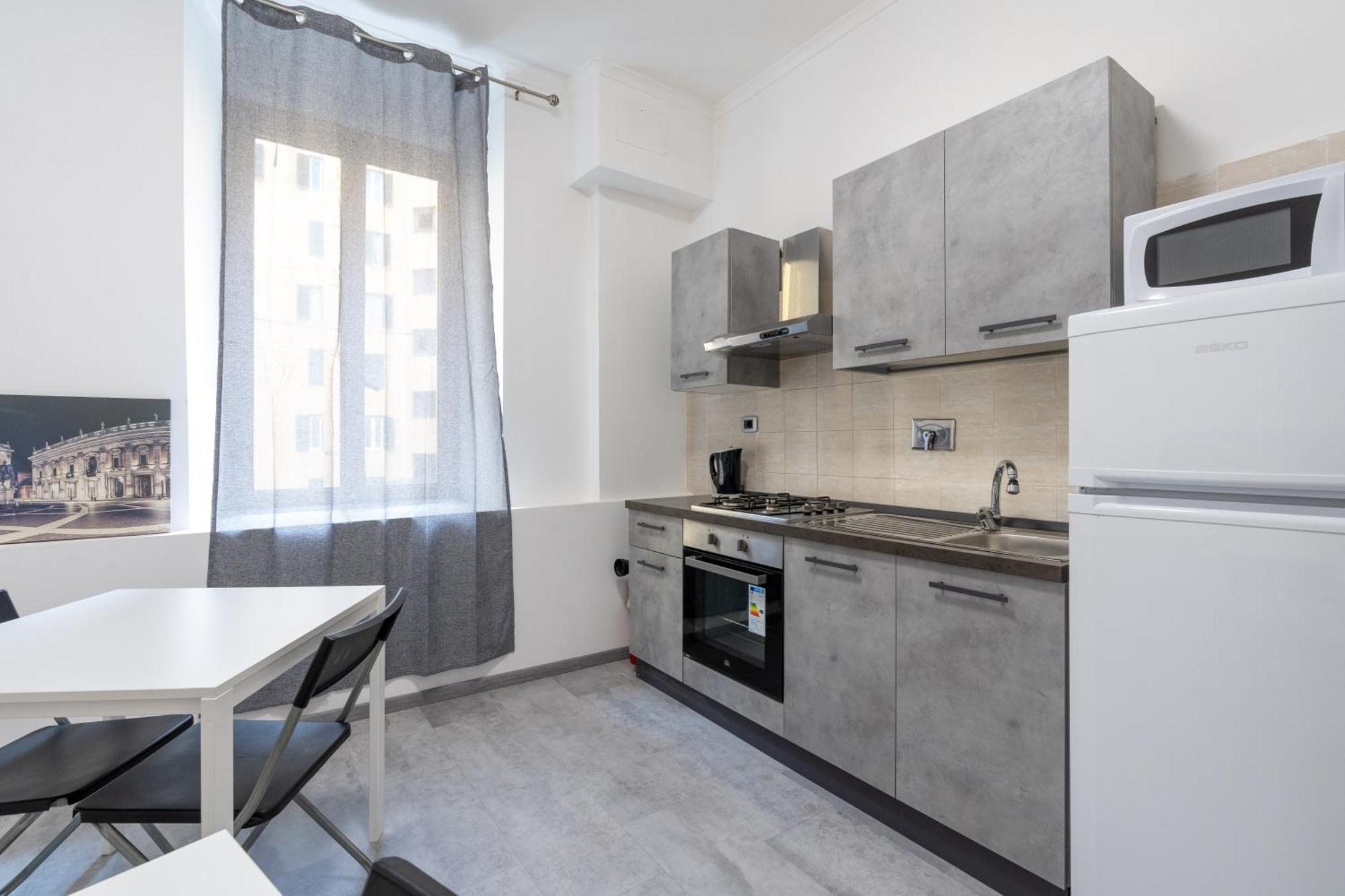 Amazing Apartment Near To Colosseo And Subway Roma Exterior foto