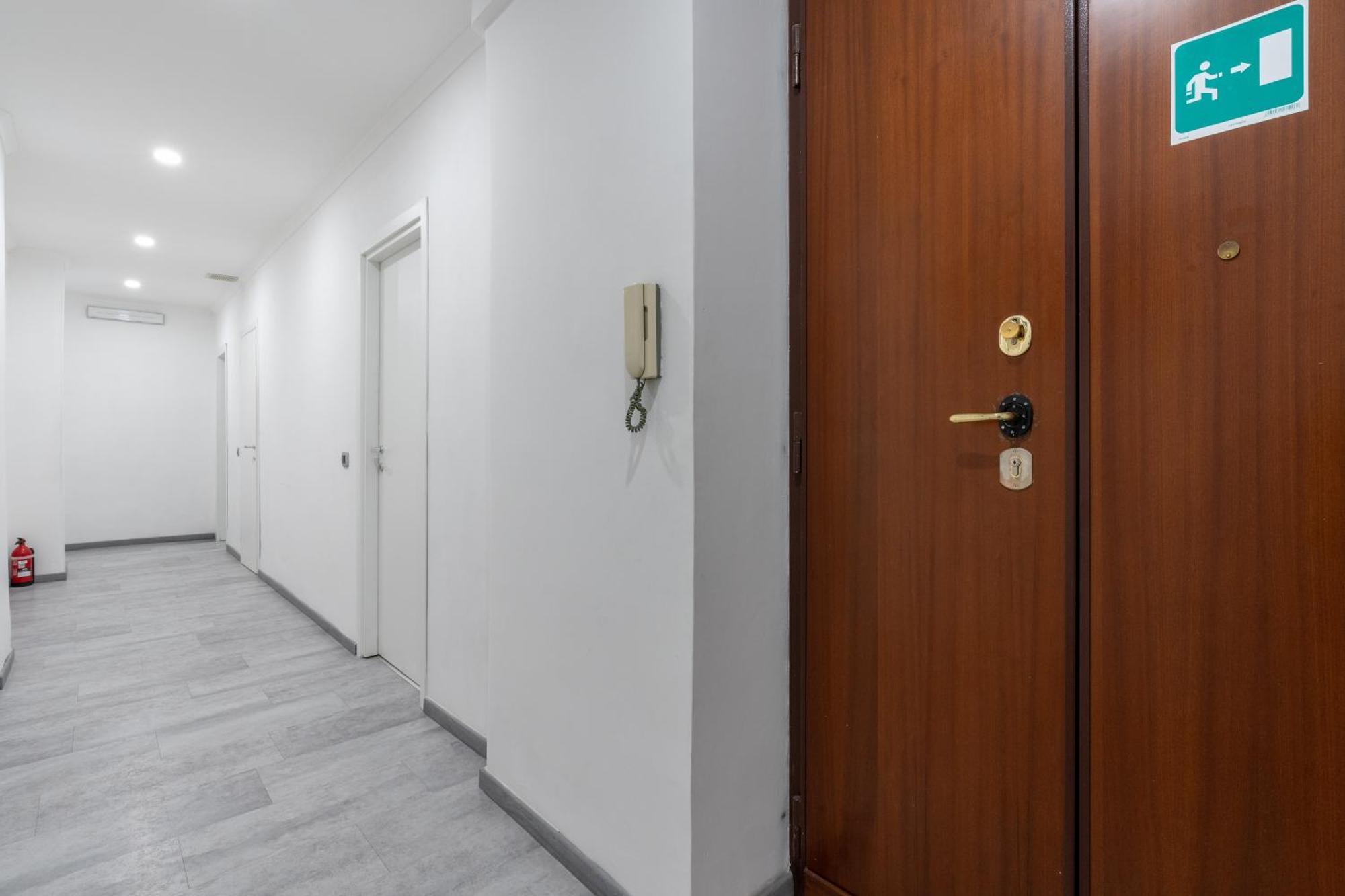 Amazing Apartment Near To Colosseo And Subway Roma Exterior foto