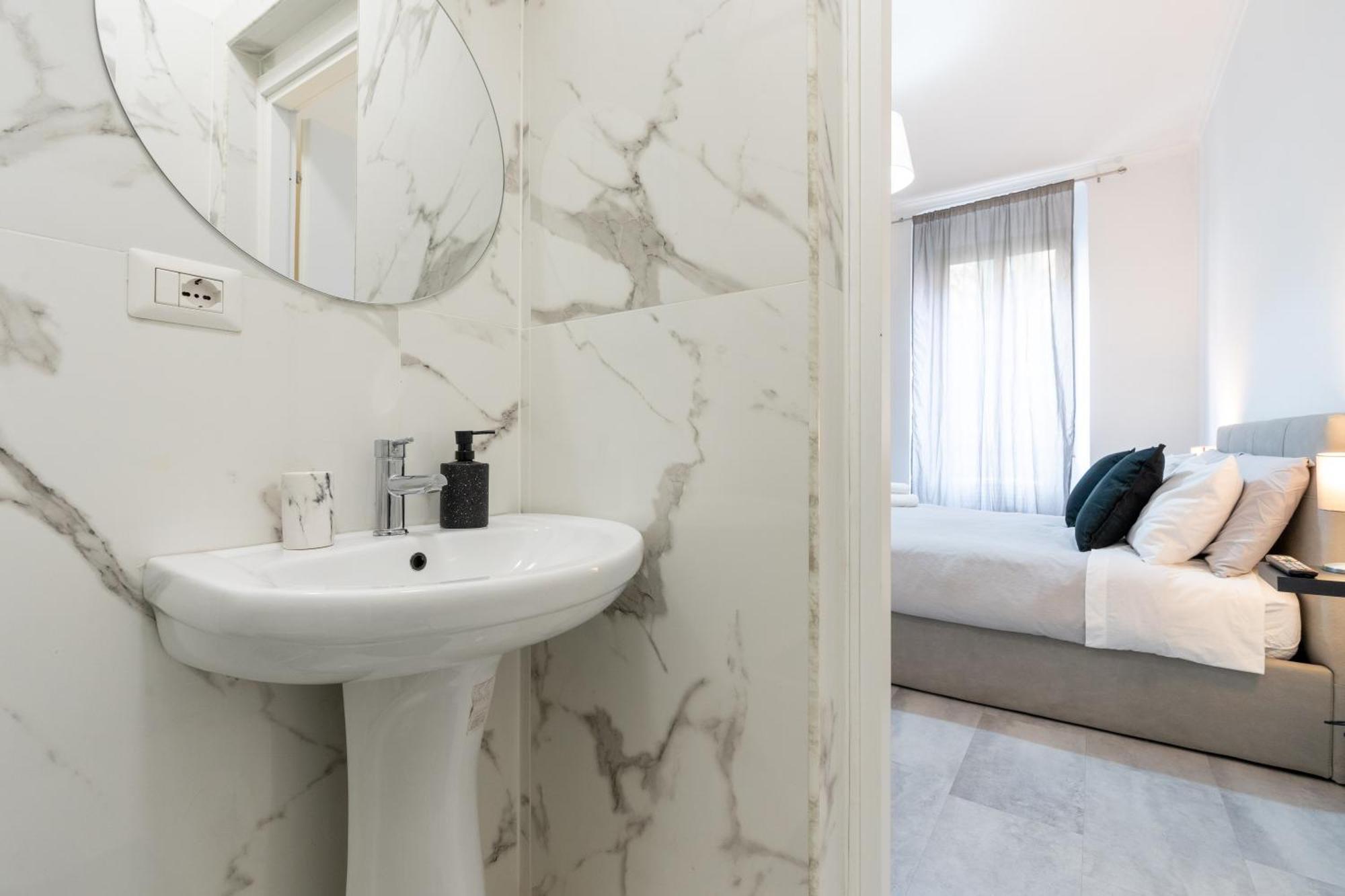 Amazing Apartment Near To Colosseo And Subway Roma Exterior foto