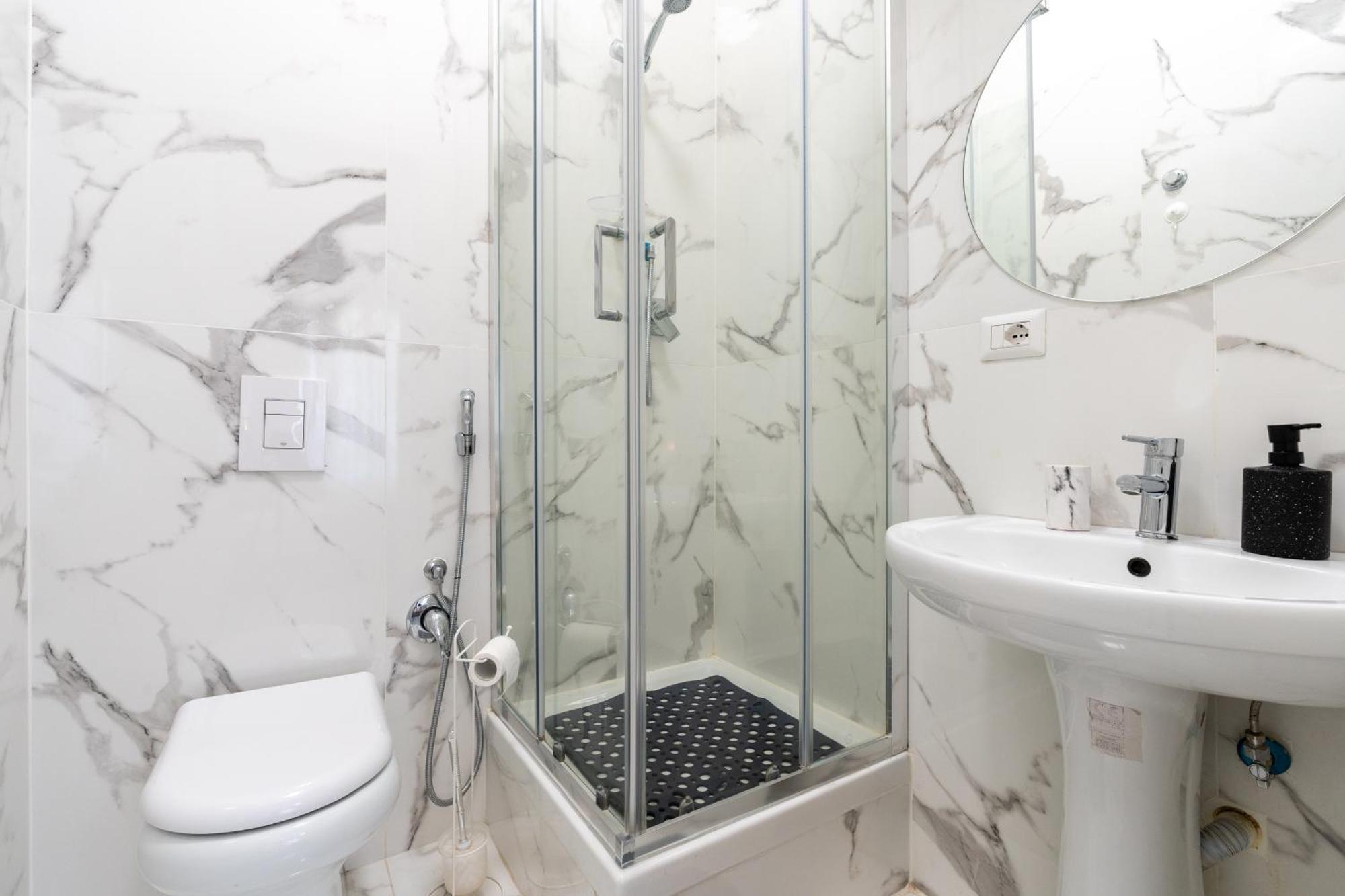 Amazing Apartment Near To Colosseo And Subway Roma Exterior foto