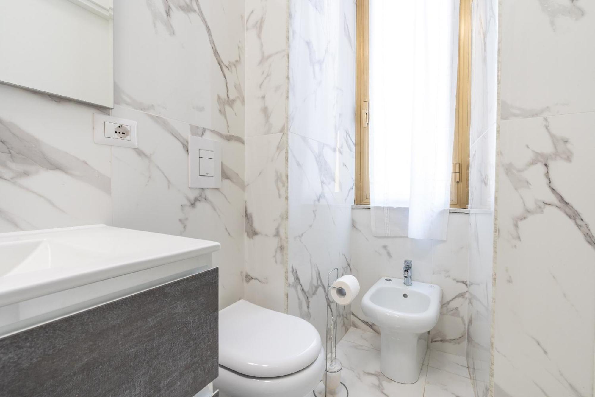 Amazing Apartment Near To Colosseo And Subway Roma Exterior foto
