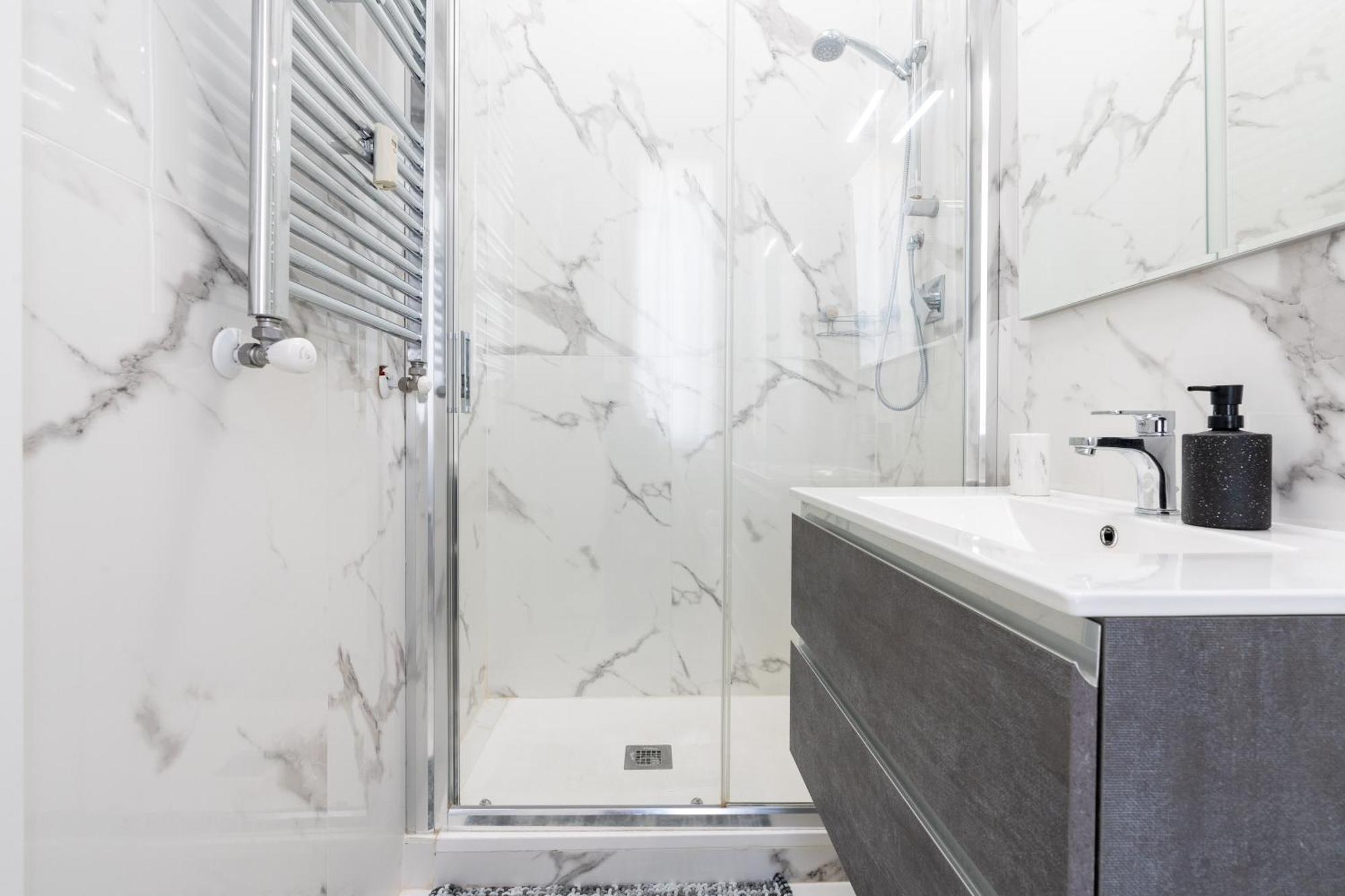 Amazing Apartment Near To Colosseo And Subway Roma Exterior foto